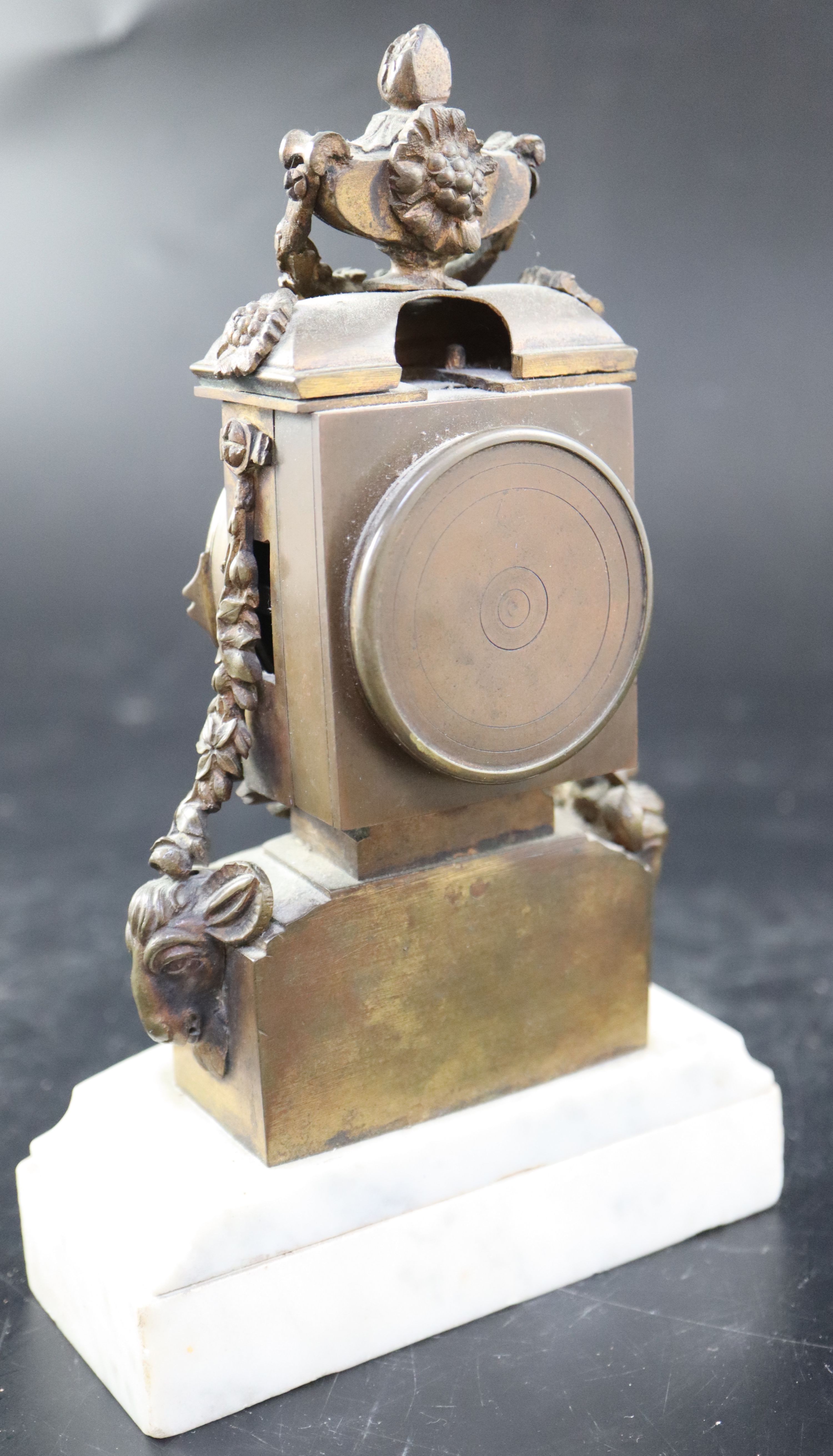 A French bronze and marble mantel timepiece, c.1900, height 21cm